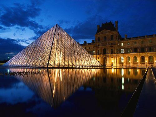 Fransa'nın başkenti Paris, ülkenin kültür ve sanat merkezi olma görevini üstlenmiş ve gerek Avrupa'nın gerekse dünyanın en önde gelen kültür merkezlerinden biri olmuş....
<br><br>
Nuray Kahraman'ın Fransa izlerimlerini ve haberde yer alan görsellerin öykülerini görmek için haberin metni düğmesini tıklayabilirsiniz...