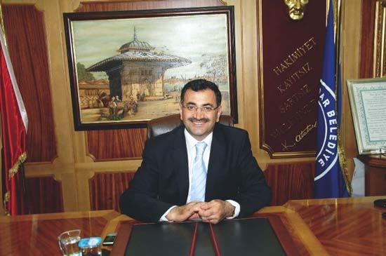 "Avrupa Kültür Başkenti İstanbul 2010a hazırlanıyor. Dünyada İstanbul, İstanbulda da Üsküdar konuşulacak." diyen Üsküdar Belediye Başkanı Mustafa Kara, şu anda şantiyeye dönen ilçesini gelecekte neler beklediğini ve projelerini anlattı...