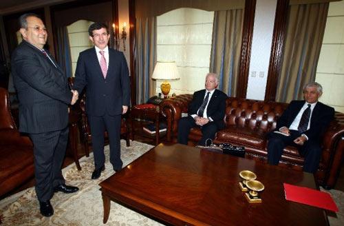 Davutoğlu'nun Dışişleri Bakanlığındaki makamında yapılan görüşmede herhangi bir açıklama yapılmazken, basın mensuplarının görüntü almasına izin verildi.