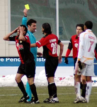 Süper Lig'de üç haftadır istediği sonucu alamayan Eskişehirspor, şeytanın bacağını kırdı. Eskişehirspor - Kayserispor maçı sahibi takımın 1-0 üstünlüğüyle tamamlandı.