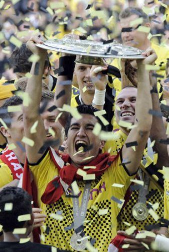 Bundesliga'da geçen hafta şampiyonluğu garantileyen Dortmund, Daum'un takımı E. Frankfurt'u 3-1 mağlup ederek ikinci lige gönderirken Nuri Şahin duygulu anlar yaşadı.