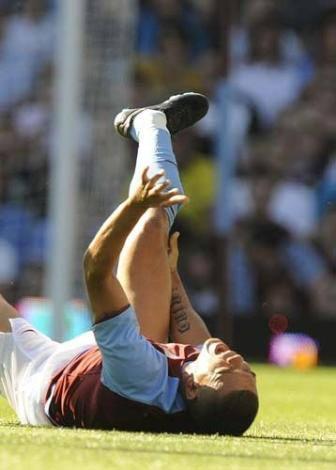Aston Villa defans oyuncusu Bouma ayağı kırıldı