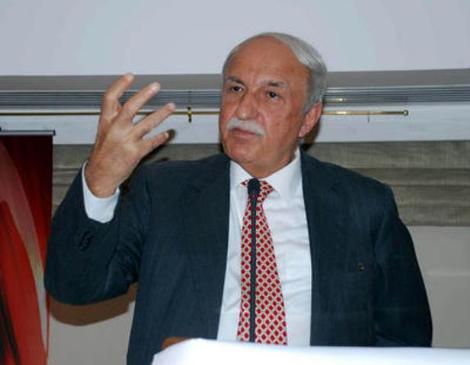 HÜSNÜ ÖZYEĞİN!!!

3 milyar doları bulan kişisel servetiyle Türkiye'nin en zengin işadamı olan Hüsnü Özyeğinin Bodrum- Gündoğanda lüks bir villası bulunuyor. Özyeğinin oğlu, Fibanın veliahtı Murat Özyeğin eşi Edvina Özyeğinle Bebekte yaşıyor. Murat Özyeğinin Çengelköyde de evi var. Murat -Edvina Özyeğin çifti bazı zamanlar New Yorktaki evlerinde de kalıyor. Hüsnü Özyeğin, oğlu Murat Özyeğin için yaklaşık iki yıl önce New Yorktan 6 milyon 500 bin dolar ödeyerek 3 yatak odalı ev satın almıştı.