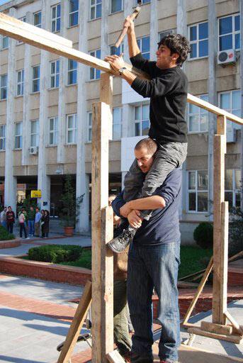 Gazze karanlıkta, Boğaziçi ayakta!