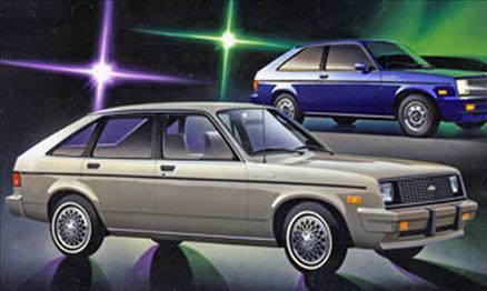 10: Chevrolet Chevette: Dayanıksızlığı, kalitesizliği ve güçsüz motoruyla hatırlanıyor. İsmini de efsanevi Corvettee benzetip prim yapmaya çalışması ters tepmiş, direksiyonuna oturan sürücü otomobilden nefret etmişti.