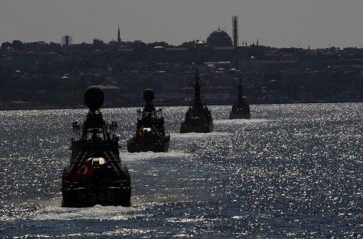 "Güçlü Ordu Güçlü Türkiye" sloganını benimseyen TSK bu yılki 30 Ağustos Zafer Bayramı'nı görkemli bir törenle kutladı. Donanma İstanbul Boğazı'nda resmi geçit töreni yaptı.
