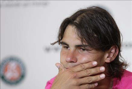 Pariste Roland Garros santrkortunu dolduran on binlerce seyirci, tarihi bir maça tanıklık ettiler ve Nadalın Fransa Açıka tarihi vedasını seyrettiler. 1 Numara Nadal sürpriz bir şekilde elendi