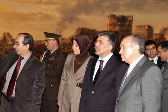 Cumhurbaşkanı Abdullah Gül ve eşi, Panorama 1453 Tarih Müzesini ziyaret etti. Gül'ün gördüğü tablodaki heyecanı yüzüne yansıdı.
