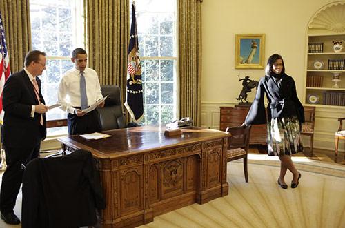 Başkan Obama'nın eşi Michelle Obama, eşinin ofisini ziyaret ediyor