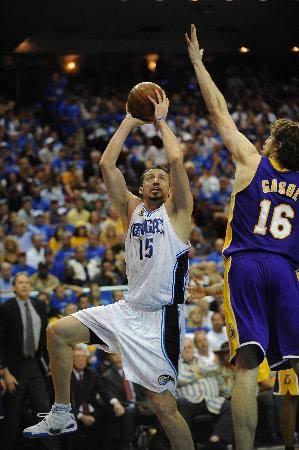 ABD Profesyonel Basketbol Ligi (NBA) final serisinde, beşinci maçta deplasmanda Hidayet Türkoğlu'nun da formasını giydiği Orlando Magic'i 99-86 mağlup eden Los Angeles Lakers, şampiyon oldu.