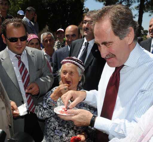 Bakan Günay, Nevşehir'in Hacıbektaş ilçesinde düzenlenen 46. Ulusal, 20. Uluslararası Hacı Bektaş Veli'yi Anma Törenlerine katıldı.