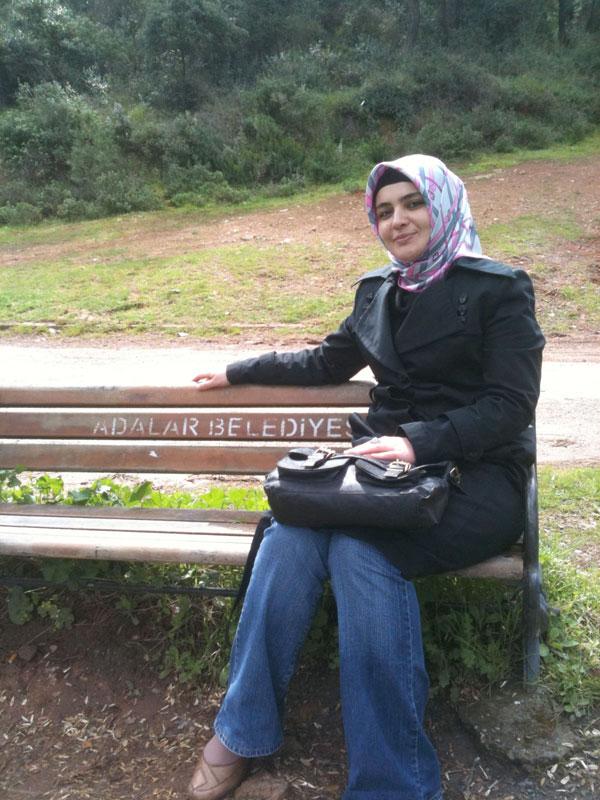 Allahtan Yorgunluğunuzu atmanız için her yerde banklar var.