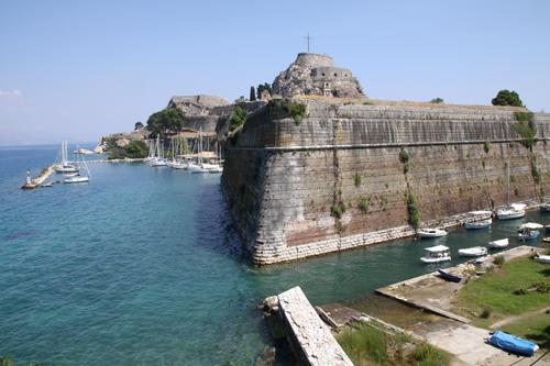 Palaio Frourio isimli Venedik kalesi.