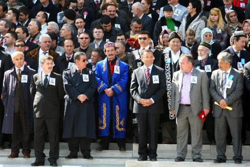 Helikopter kazası sonucu hayatını kaybeden BPP lideri Muhsin Yazıcıoğlu'nu milyonlar uğurladı. Devletin tam kadro olduğu törende izdiham vardı.