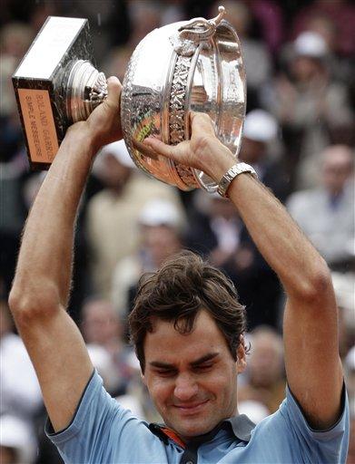 Roland Garros'u hiç kazanamamış 13 Grand Slam şampiyonu Roger Federer, hayatının en büyük hayalini gerçekleştirip daha önce 3 kez finalde Nadal'a yenildiği Fransa Açık'ta şampiyon oldu...