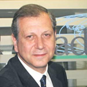 HASAN ÇOLAKOĞLU
Demir-çelik ve finans devi Çolakoğlu Ailesi sanat alanında Türkiye'nin en büyük koleksiyonlarından birine sahip. Türk Ekonomi Bankası'nın ana ortaklarından Çolakoğlu Ailesi'nin eserleri arasında Osman Hamdi Bey'in 'İhtiyar Balıkçı İsmailağa' ve 'Camiden Çıkan Sultan I' olduğu biliniyor.