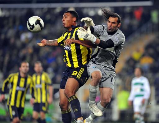 Süper Lig'de 24. haftanın açılış maçında Kocaelispor ile 1-1 berabere kalan Fenerbahçe, maç fazlasıyla liderliğe yükselme şansını kullanamadı.