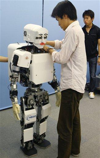 Japon bilim adamları Kobian ismini verdikleri bir insan gibi duygusal tepkileri olan robot geliştirdi.