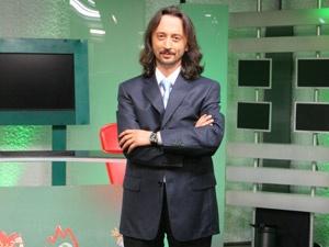 <b>İbrahim Karagül</b>; Saçlarının konuyla ilgisi yok ama stil sahibidir. İsabetli şutlar atar. Orta sahanın doğu kısmına özel bir ilgisi vardır. Teknik direktörlüğü de iyiymiş diye duydum. <b>Hüsnü Mahalli</b> ile güzel bir ikili oluşturdular. Takdir etmeyi bilir.