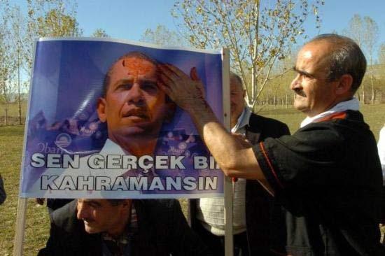 Vanın Gürpınar İlçesi Çavuştepe Köyü sakinleri ABD'nin 44'üncü Başkanı seçilen Barack Obama için 44 kurban kesip, davul zurna eşliğinde halaylar çekti.