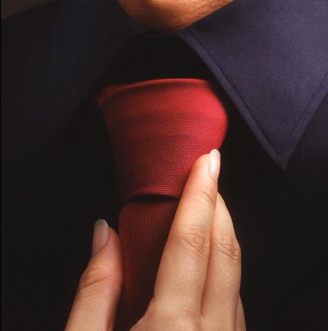 Boyun bağları ilk kez Hırvatlar tarafından kullanılmıştır ve onları &ccedil;ağrıştırsın diye benzer bir isimle, kravat diye adlandırılmışlardır.