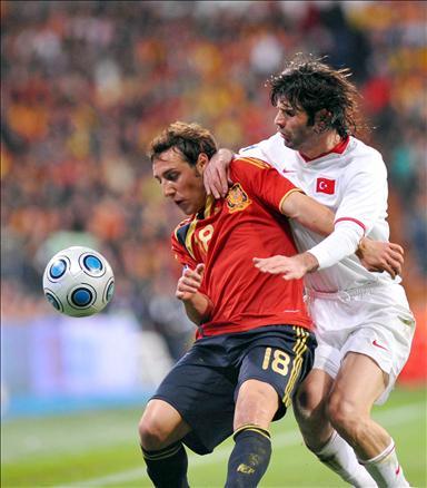 A Milli Takım, 2010 Dünya Kupası Avrupa Elemeleri 5. Grup'taki 5. maçında İspanya ile karşılaştı. Maçın ikinci yarısında gelen tek gol skoru da belirledi.