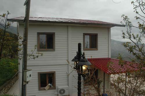 Kahramanmaraş'ta, 4 kardeşin birlikte ölüme gittiği ev ilk kez görüntülendi. İçerideki dünya, en az yaşanan olayın kendisi kadar soğuk ve ürpertici.