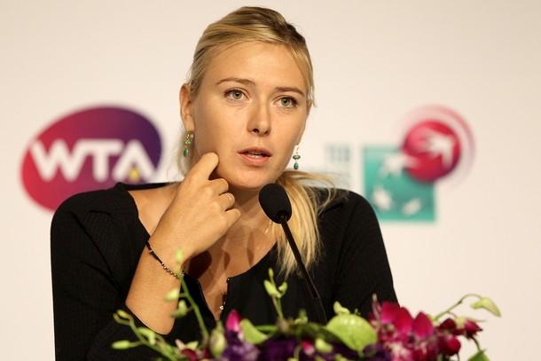 Sharapova

1987 doğumlu Maria Sharapova, dünya klasmanında 2. durumda. Kariyerinde 3 Grand Slam zaferi bulunan Rus raket, 2004 yılında daha 17 yaşındayken Wimbledon'da şampiyonluk yaşadı. 2006'da ABD Açık ve 2008'de de Avustralya Açık'ı kazanan Sharapova, günümüzün her attığı adımı olay olan dünyaca ünlü spor yıldızlarından biri.. Anadolu Efes forması giyen Sloven basketbolcu Sasha Vujacic'in de nişanlısı olan Sharapova maçlarda attığı çığlıklarla tanınıyor. 4Grup: Beyaz