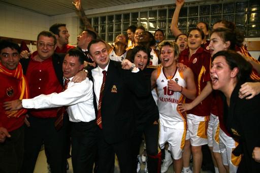 Basketbolda FIBA Avrupa Kupası yarı final rövanş maçında Galatasaray, Rusya'nın Dinamo Kursk takımını 62-39 yenerek finale yükseldi.