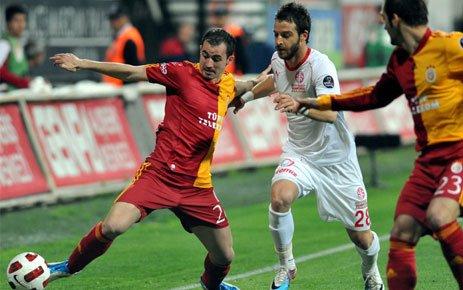 14: Sarı-Kırmızılılar bu sezon elde ettiği 14 galibiyet, son 26 sezonun en kötü istatistiği oldu. Aslan, bu rakamla, 11 maç kazanılan 1984-85 sezonundan sonra, en başarısız galibiyet rakamını tutturdu.