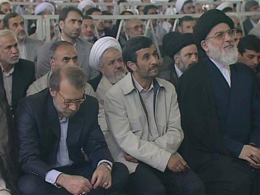 İran'da gergin Cuma. Camiler tıklım tıklım dolarken, dini lideri Ayetullah Ali Hamaney, seçimlerden sonra başlayan gösterilerin ardından "sukünet" çağrısında bulundu.