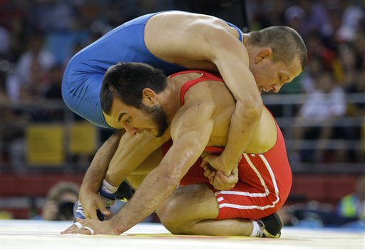 2006 yılında dönemin spordan sorumlu Devlet Bakanı Mehmet Ali Şahinin girişimleri sonucu Türk vatandaşlığına geçirilen milli güreşci, Mehmet Ali Şahinin soyadını aldı.