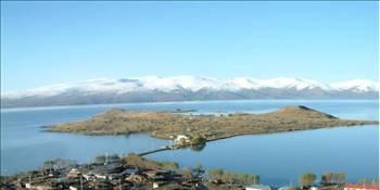 <p>ARDAHAN: Ardahan'ın isim babası ise Gürcülerdir. Ardahan adı Gürcüce Ardana’dan gelmektedir.</p>