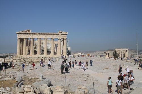 Tanrıça Athenaya adanan Parthenon Tapınağının arka cephesi.