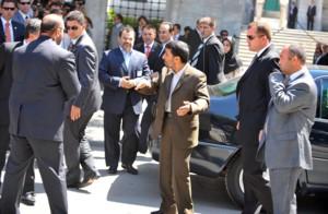 İran Cumhurbaşkanı Mahmud Ahmedinejad, Cuma namazını Sultanahmet Camisi'nde kıldı.