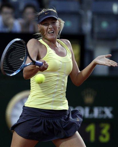 Danimarkalı raketin rakibi Sharapova, yarı finale biraz da şansının yardımıyla çıktı. 3 numaralı seribaşı Belaruslu raket Victoria Azarenka ile yaptığı karşılaşmanın ilk setini 6-4 kaybeden Sharapova, ikinci sette 3-0 öndeyken rakibinin sakatlanarak, maçı bırakması nedeniyle yarı finale yükseldi.