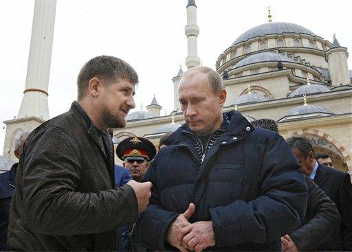 Putin Çeçenistan'da camiyi ziyaret etti