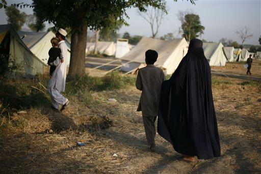 Pakistan ordusunun Taliban militanlarına yönelik saldırıları sürerken bölgeyi terk eden 500 bin kişiyi aşkın sivil zor şartlarda hayatta kalma mücadelesi veriyor.