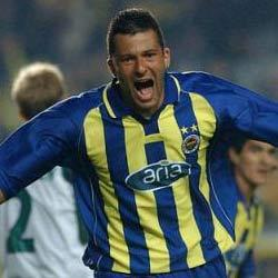 Washington 2002 Ponte Preta'dan 1,5 milyon euro'ya alındı. Verimli bir oyuncu olmasına rağmen geçirdiği kalp krizi sonucu ameliyat olduğu için 2004 yılında Atletico Paraense'ye bonservis bedelsiz gönderildi.
