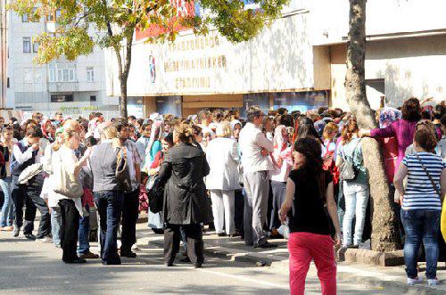 <strong>10-</strong> Babasıyla gelen çocuklar konusunda da sıkıntı yaşanmıştır. "Çocuğum maça girecek. Ben babasıyım. Oğlumu yalnız bırakamam" deyince Biletix bu kişilere de bilet veriyor.