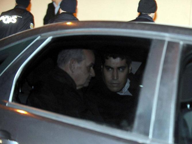 Başbuğ Silivri Cezaevi'nde Tutuklanan eski Genelkurmay Başkanı İlker Başbuğ, Beşiktaş'taki İstanbul Adliyesinden çıkarılırken, basına kısa bir açıklama yaptı.