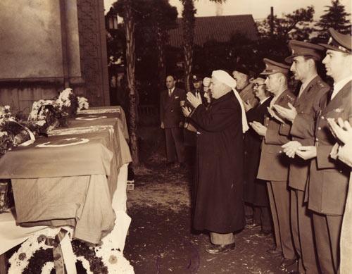 12 Ağustos 195, Cephede şehit olan iki askerimizin cenazi Tokyo Camiisinde böyle kılındı