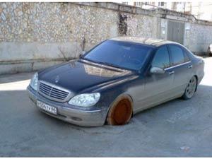 <p><span style="color: #000080;"><strong>En ilginç trafik kazaları!</strong></span><br /><br /> Her sürücünün en korktuğu şeydir kaza yapmak. Ancak bu fotoğraflar 'Hadi canım böyle kaza olur mu?' dedirtiyor. İşte muhtelif noktalarda meydana gelen trafik kazaları<br /><br /></p>