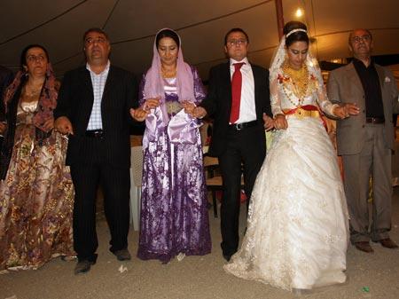 Eski AK Parti Hakkari milletvekili Mustafa Zeydan'ın oğlu Zeyyat Zeydan ile Veysel Abbasigil'in kızı Meryem Abbasigil Yüksekova ilçesinde dillere destan bir düğünle evlendi.