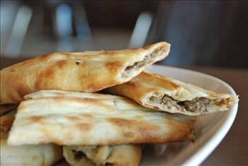 PİDE EXPRESS
İlk kez franchise veriyor

Pide Express, 2007 yılında İstanbul Ataşehir'deki ilk restoranıyla faaliyete başlamıştı. Şirket, bu yıl franchising sistemiyle yeni şubeler açacak. Pide Express Genel Müdürü Müge Alten, 2010'da 5 yeni şube açacaklarını söylüyor. Bunların tamamı franchising sistemiyle açılacak. Şirket, şimdilik franchise giriş bedeli talep etmiyor. Yaklaşık 80 metrekarelik bir Pide Express restoranı için toplam 70 bin dolar gerekiyor.