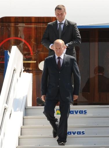 Rusya Başbakanı Vladimir Putin, günübirlik çalışma ziyareti için Ankara'ya geldi. Putin seri ziyaretler gerçekleştirdi ve önemli anlaşmalara imza attı