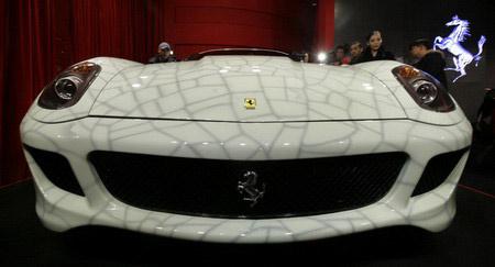 Lüks otomobil üreticisi Ferrari'nin 599 GTB Fiorano modeli temel alınarak sadece 1 adet üretilen ''China Limited Edition'' modeli 1,2 milyon avroya alıcı buldu. Aracın Şangaylı bir müşteriye satıldığı belirtildi. İşte teknoloji harikası aracın fotoğraflar