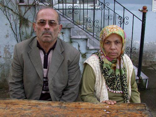 Safiye G&uuml;rsel'in eşi Hasan G&uuml;rsel (solda) aile olarak baz istasyonuyla ilgili GSM şirketine ve ihmali olan yetkililer hakkında tazminat davası a&ccedil;acaklarını ifade etti.
