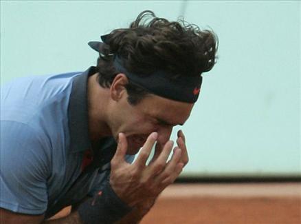 Roland Garros'u hiç kazanamamış 13 Grand Slam şampiyonu Roger Federer, hayatının en büyük hayalini gerçekleştirip daha önce 3 kez finalde Nadal'a yenildiği Fransa Açık'ta şampiyon oldu...