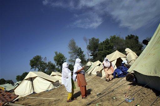 Pakistan ordusunun Taliban militanlarına yönelik saldırıları sürerken bölgeyi terk eden 500 bin kişiyi aşkın sivil zor şartlarda hayatta kalma mücadelesi veriyor.